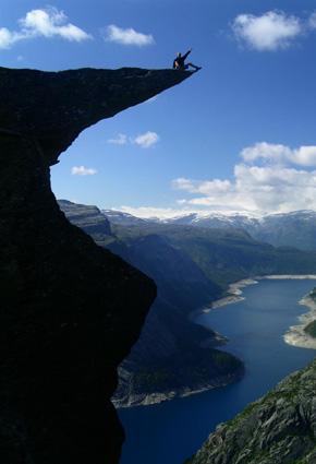 "Trolltunga" أجمل موقع طبيعي لعام 2012